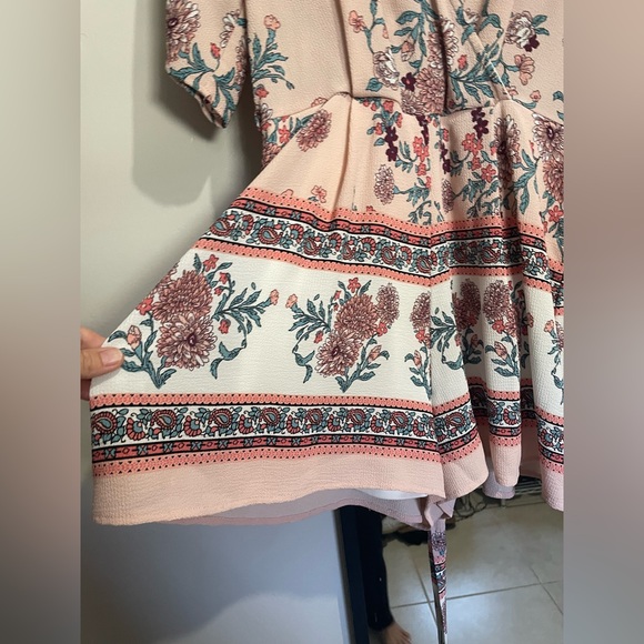 Adorable romper - Picture 3 of 7